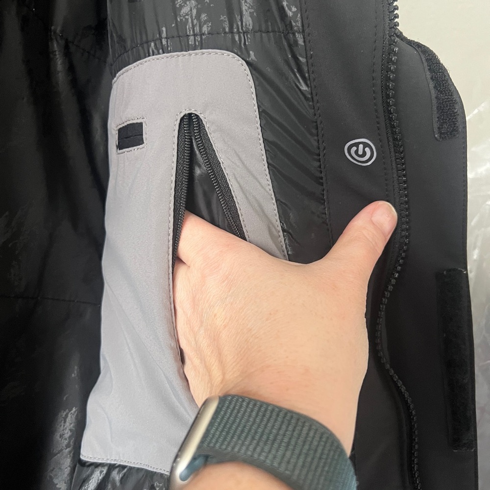 The North Face Men's Black Performance Jacket - Picture 9 of 12